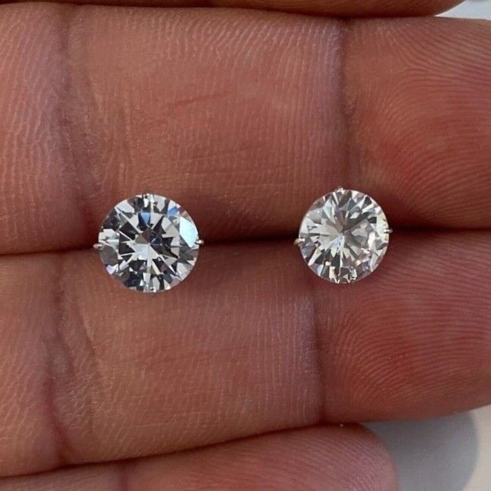 14k White Gold Round Diamond Earrings